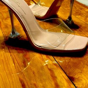 Olivia Ferguson classy pale pink stilletos